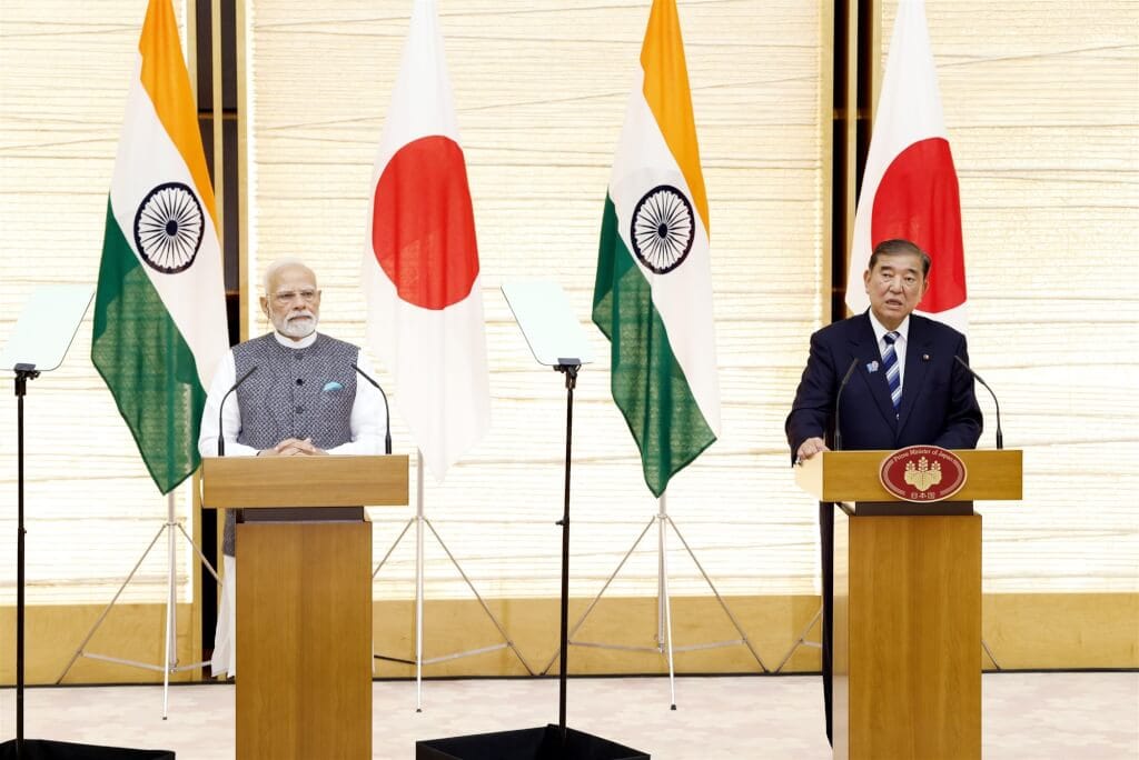 日本首相石破茂（右）29日在首相官邸與印度總理莫迪（左）會談。（共同社） 圖：中央社提供