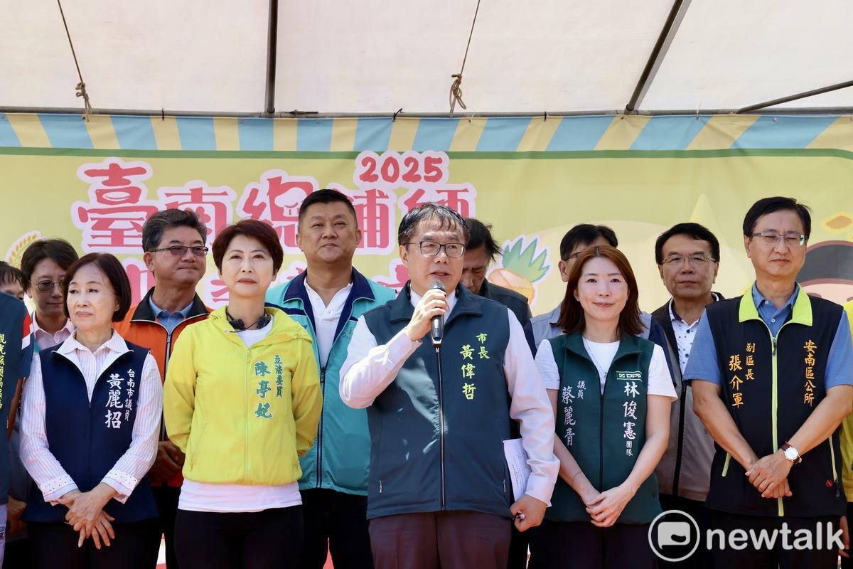 台南市長黃偉哲表示，這次菜單延續古早辦桌文化與地方節氣精神，精選台南盛產的七股虱目魚、北門白蝦、安南紅蔥頭、西瓜綿、官田菱角、西港芝麻、白河蓮子與台灣鯛等台南在地食材。每一道菜都蘊含著總舖師對台灣味的細膩詮釋與對辦桌文化的傳承。 圖：台南市政府提供