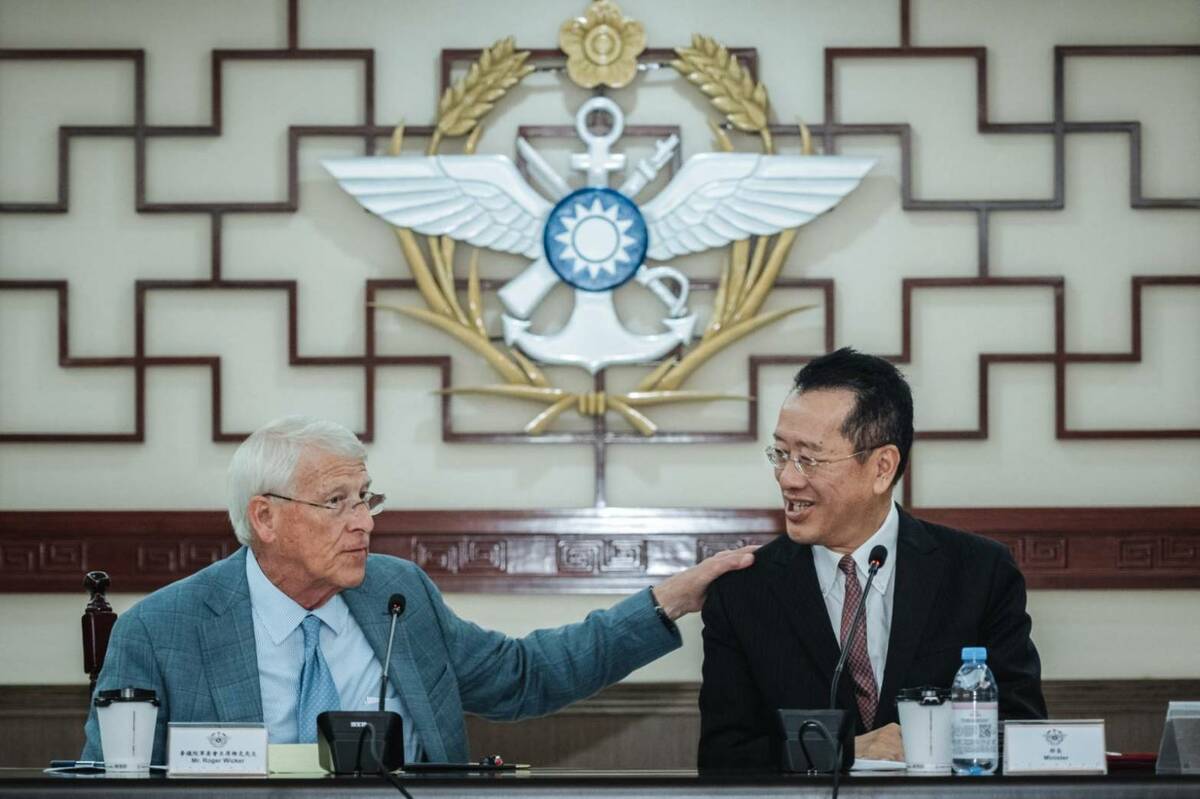 國防部長顧立雄30日接見美國參議院軍事委員會Roger Wicker主席及Deb Fischer參議員等訪團。 圖：國防部提供