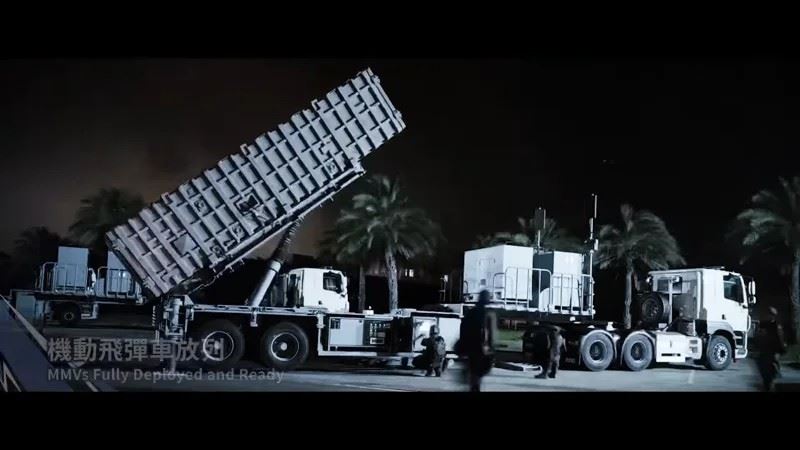 海軍臉書影片曝光增程型雄風三型反艦飛彈，增程型發射箱較一般型雄三飛彈長。 圖：翻攝中華民國海軍臉書