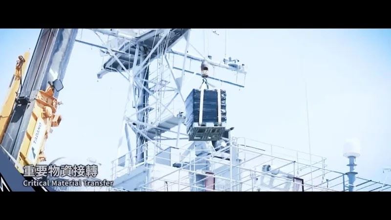 漢光41號演習，模擬美軍大型運輸艦在進入我國航空識別區後，由空、海軍護航駛入花蓮港裝卸物資。 圖：翻攝中華民國海軍臉書