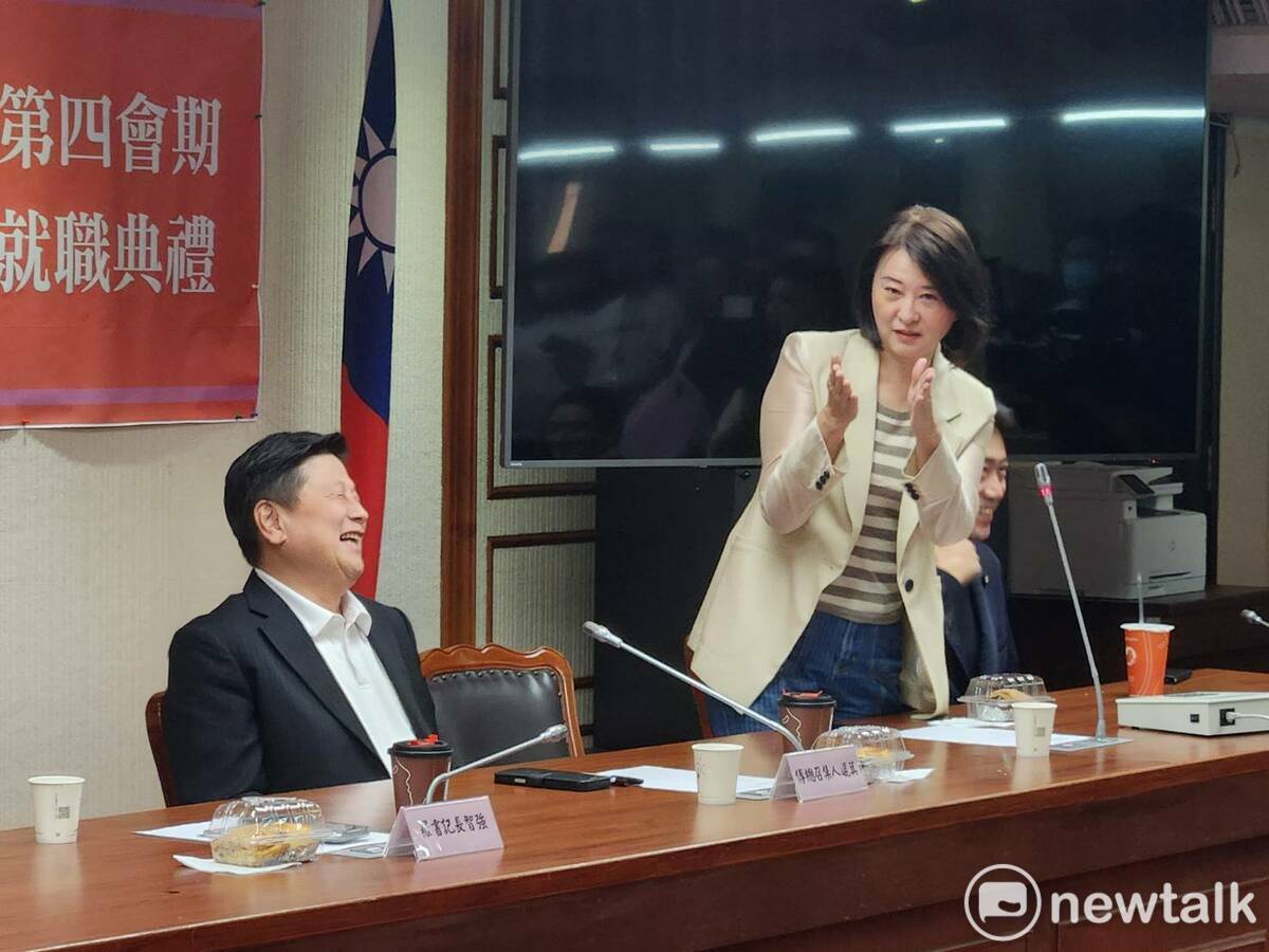 張育萌直言，這份由傅崐萁(左)、王鴻薇(右)與羅智強等人推動的「地方年金」提案，根本踐踏財政紀律，鼓勵地方揮霍浪費。 圖：黃建豪/攝（資料照）