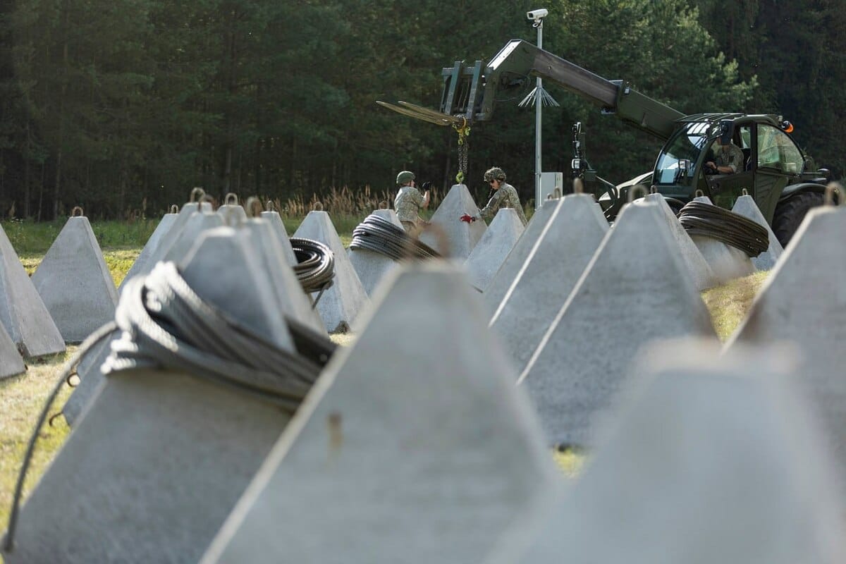 烏軍在邊界使用「龍牙」防止白俄軍隊進攻。 圖：翻攝自 X