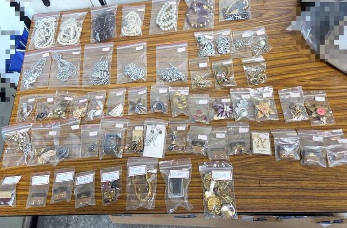 苗栗5名裝修工班利用整修房屋的機會，陸續偷走屋內值錢飾品。 圖：警方提供