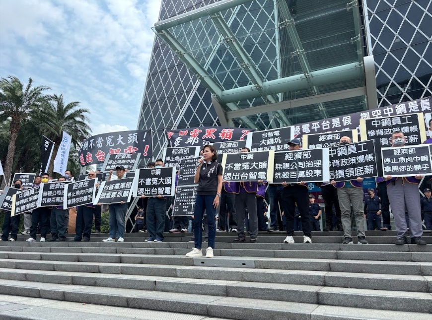 國民黨立委柯志恩赴中鋼大樓，聲援中鋼集團企業工會。 圖：柯志恩辦公室/提供