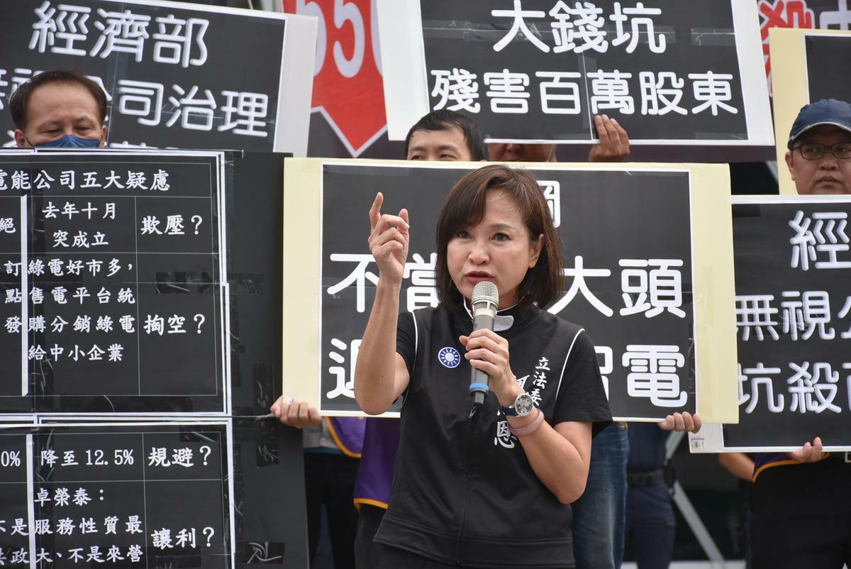 柯志恩到場聲援中鋼集團企業工會。 圖：孫家銘攝