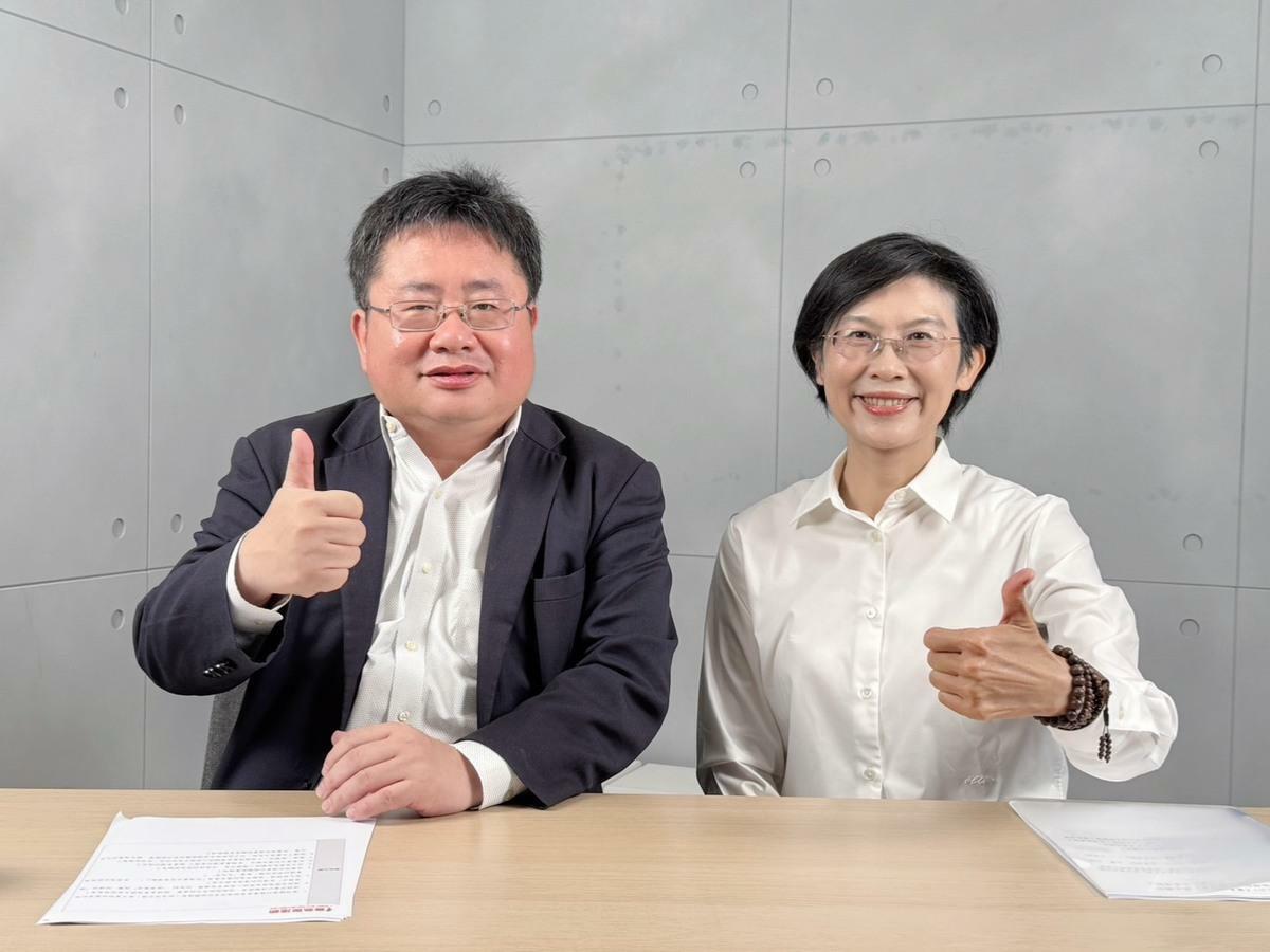 林岱樺(右)接受矢板明夫(左)《寶島全世界》節目專訪。 圖：林岱樺辦公室/提供