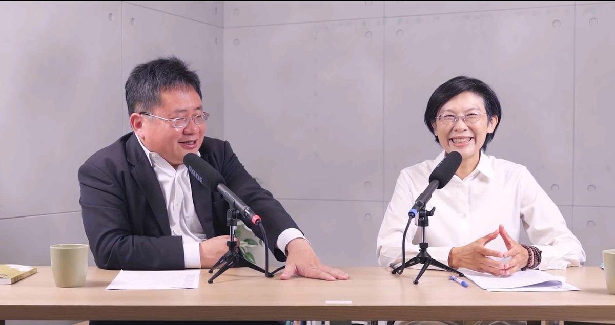 林岱樺(右)接受矢板明夫(左)專訪。表明經歷司法風波後對參選高雄市長仍具有信心。 圖：林岱樺辦公室/提供