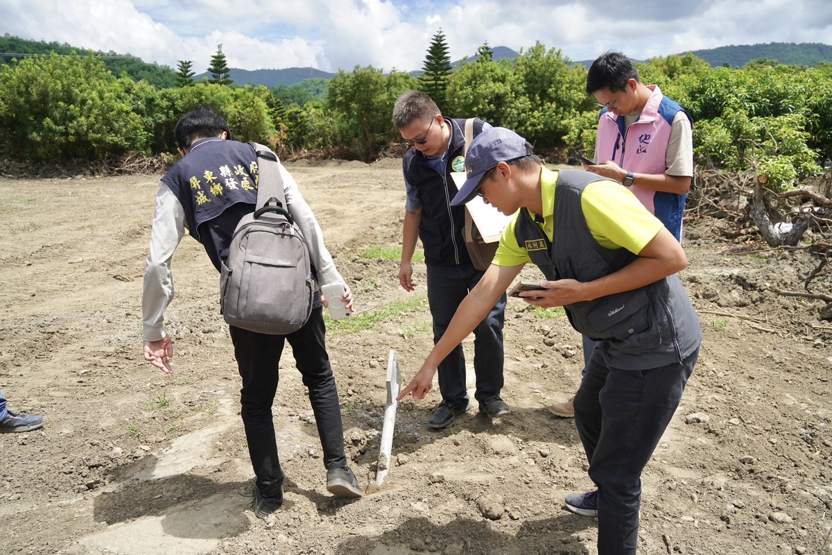 針對屏盛風電公司計畫在枋山鄉開發，屏縣府組聯合稽查小組前往現地會勘。 圖：屏東縣政府/提供
