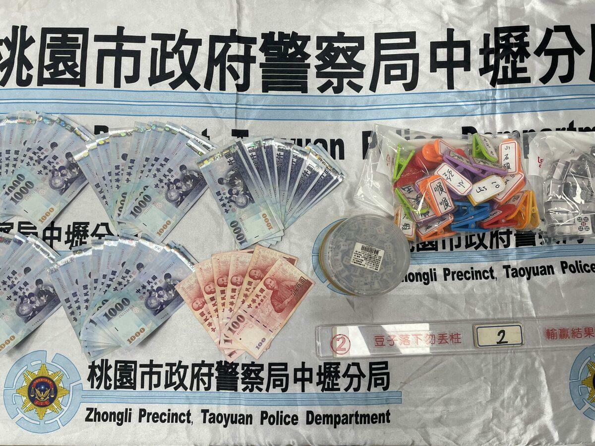 警方於現場查扣推筒子等賭具及賭資現金逾6萬元。 圖：警方提供