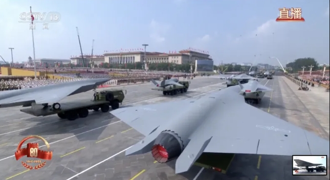 中國閱兵中亮相的無尾翼無人機。 圖 : 翻攝自央視直播