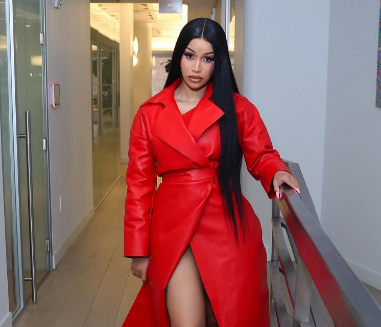 Cardi B在2018年遭一名保全指控施暴，對方還向Cardi B提出高達2400萬美元(約台幣7億3780萬)的天價賠償金。 圖：翻攝自Cardi B IG