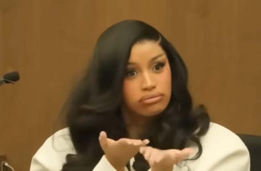 Cardi B出庭時的各種超浮誇表情，意外成為全球粉絲熱議焦點，相關梗圖在網上瘋傳。 圖：翻攝自X