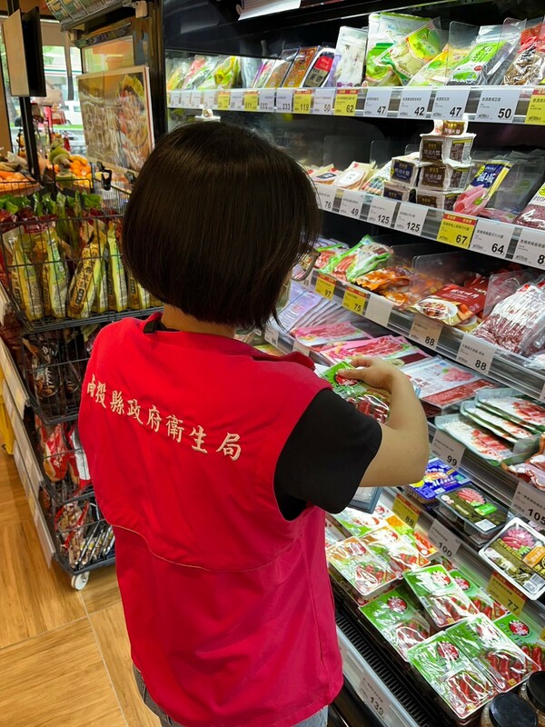 中元節將至，南投縣衛生局近期針對中元節應景及祭祀食品進行抽驗。 圖：南投縣衛生局／提供