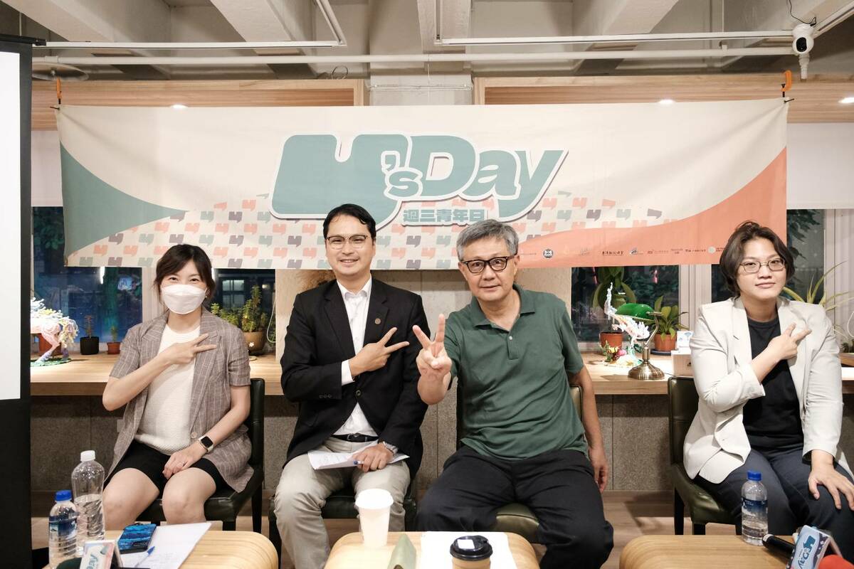 Y’s Day「週三青年日」3日晚上舉辦第121場「斷開『一中』鎖鏈：台灣國際地位需要怎樣的正常論述？」舞台上由左至右依序為陳玉潔、馬準威、姜皇池、郭玫岑。 圖： Y’s Day「週三青年日」提供
