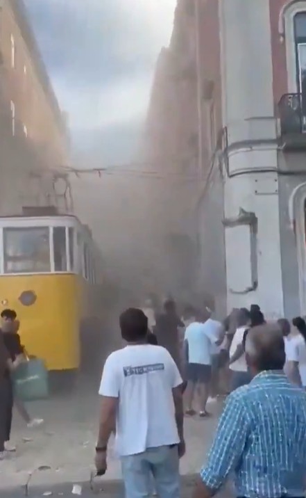 葡萄牙首都里斯本知名景點發生爬坡纜車脫軌撞毀事故，至少造成15人死亡、18人受傷。 圖：翻攝X（前推特）