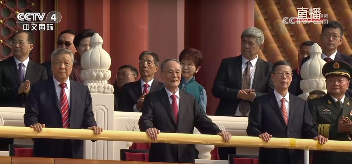 國民黨前主席洪秀柱、前立委李德維等共13人出席中共九三閱兵。 圖：翻攝央視直播