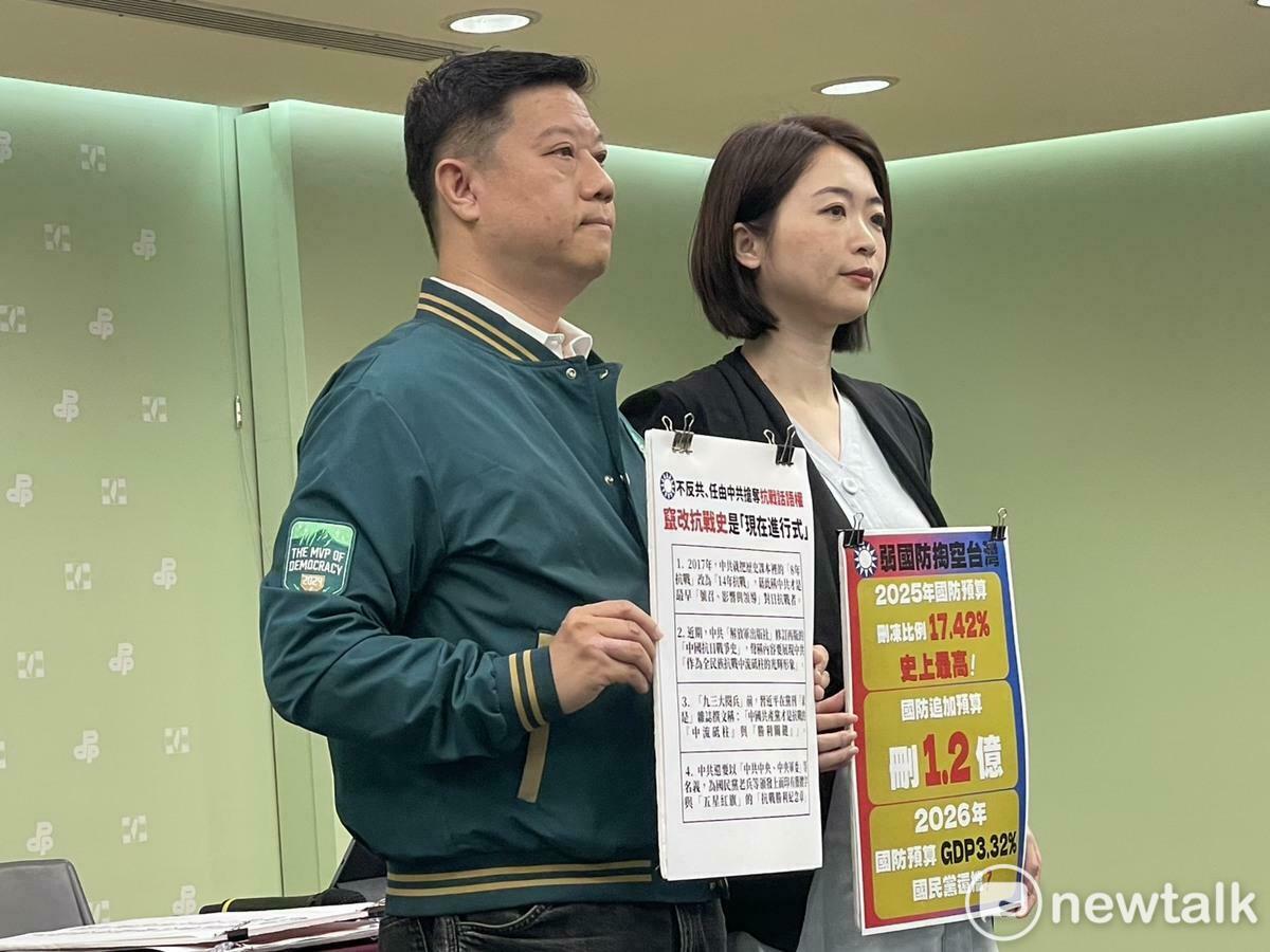 民進黨中國部主任吳峻鋕（左）、民進黨發言人韓瑩（右） 圖：高逸帆／攝