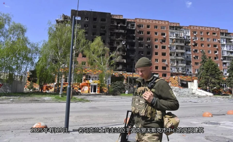 分析指出，烏克蘭戰場已成為全球軍事戰術與軍事科技快速演變的實驗場，無人機戰、電子戰與高強度消耗戰正在重新塑造現代戰爭模式，也迫使包括北約在內的各國軍隊重新檢討傳統作戰理論與訓練方式。 圖：翻攝自 騰訊新聞@火星數據研究所