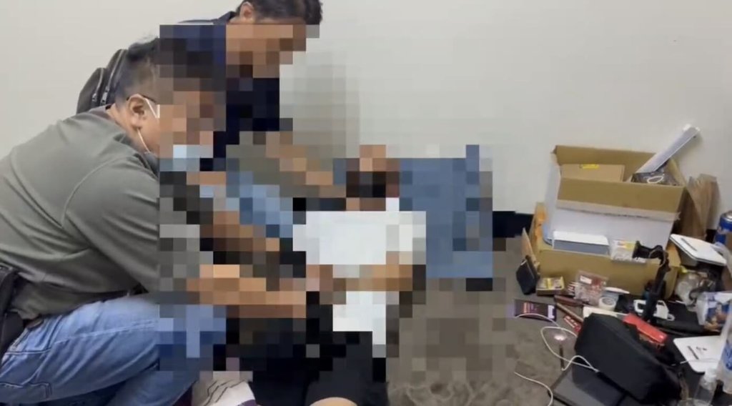 台南市莊姓男子利用友人汽機車修配廠作掩護改造槍枝，警方4日兵分多路攻堅逮捕送辦。（台南市警局提供）中央社記者張榮祥台南傳真 114年9月6日