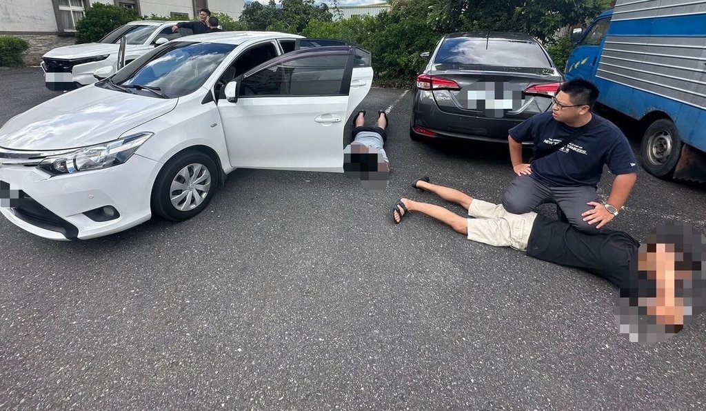 潘姓男子5日在宜蘭市住家附近遭人勒頸強押上車，警方獲報偵辦，發現犯嫌又將車開回原地，立即上前救人，逮捕4嫌，2小時內迅速破案。（讀者提供）中央社記者王朝鈺傳真  114年9月6日