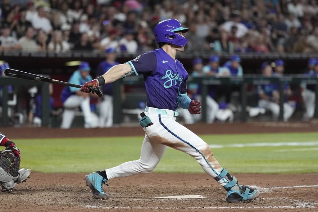 MLB亞利桑那響尾蛇打者卡洛爾6日對上波士頓紅襪的比賽中，擊出全壘打達成個人單季30轟紀錄。（美聯社）