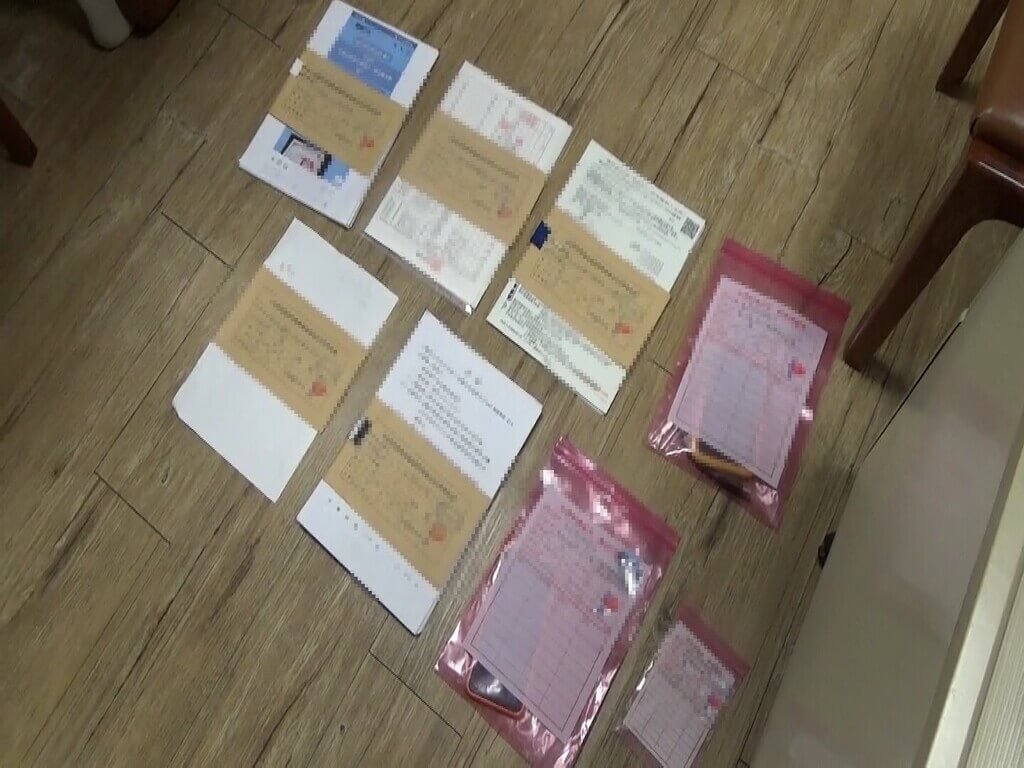 刑事局中部打擊犯罪中心偵辦退休婦女等5名被害人遭詐騙逾新台幣6000萬元案，天道盟背景彭姓男子組成的詐騙集團，結合地政士誆騙退休婦人等5人，警方搜出相關資料。（民眾提供）中央社記者趙麗妍傳真　114年9月7日