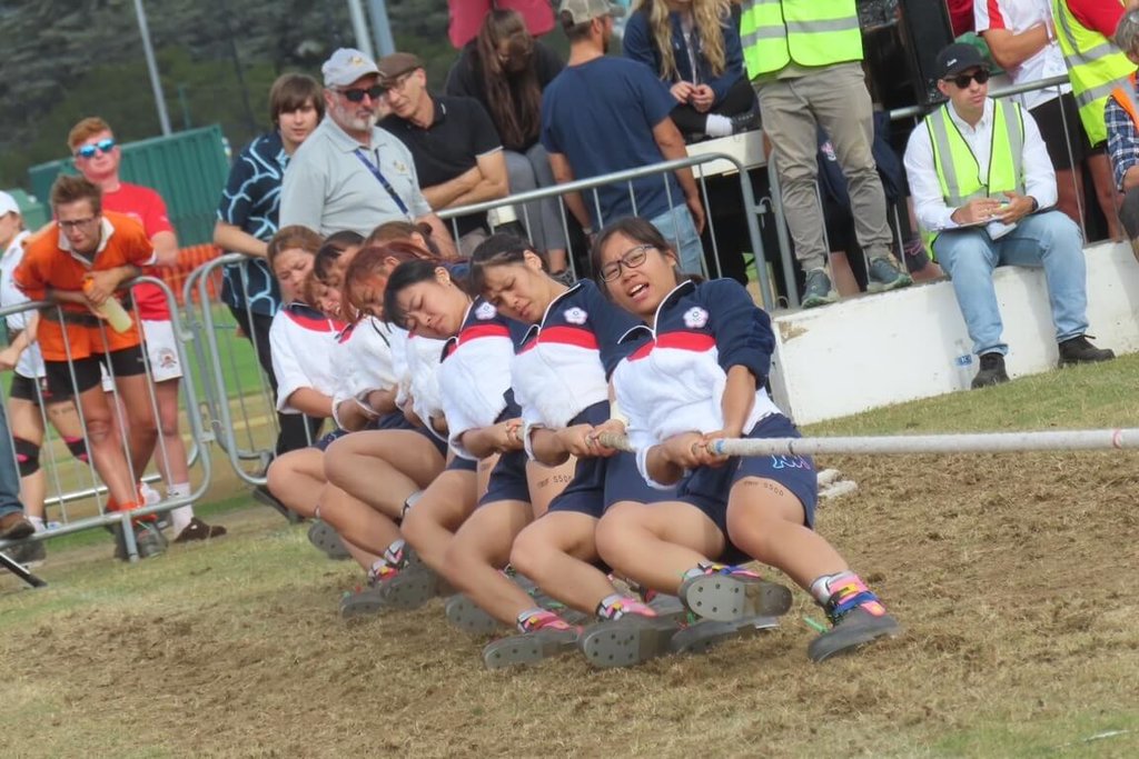 在英國諾丁漢舉行的世界室外拔河錦標賽，台灣代表隊7日在女子500公斤冠軍戰擊敗瑞士，不但順利摘下金牌，還完成4連霸。 圖：中華民國拔河運動協會提供