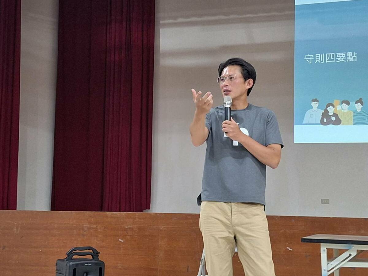 民眾黨主席黃國昌說明對柯文哲交保規劃。 圖：民眾黨/提供