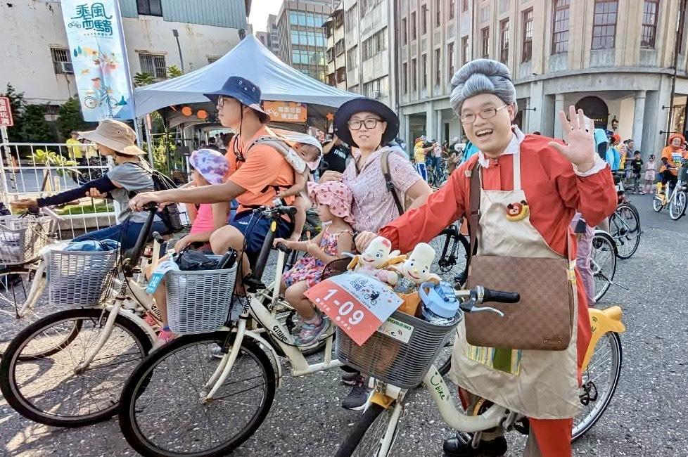 「高雄乘風而騎」活動融入變裝派對的趣味元素。 圖：高雄市觀光局/提供