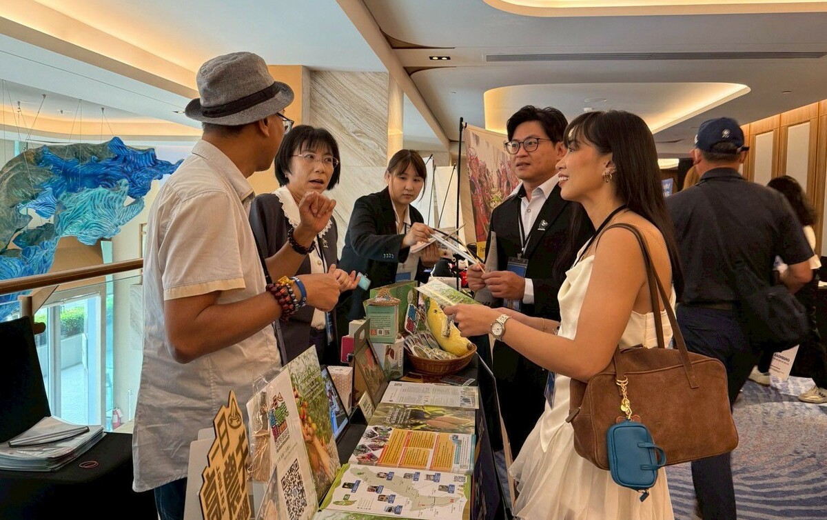 高雄市農業局與當地相關旅遊業者交流。 圖：高雄市農業局/提供