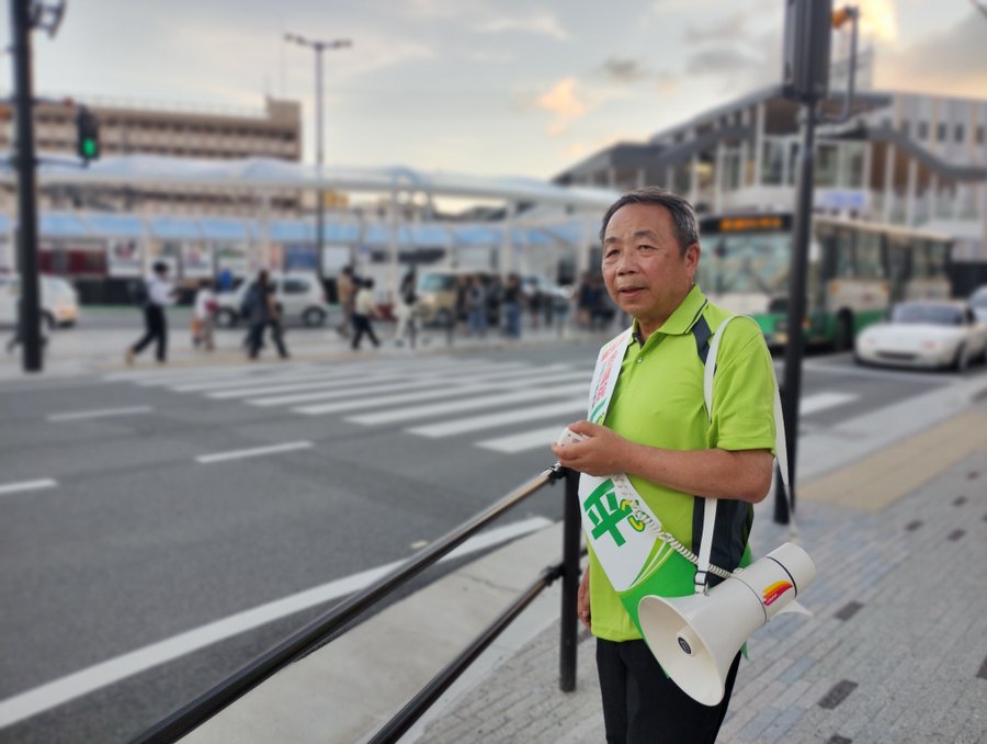 日本維新會參議員石平遭中國外交部列名制裁。圖為2025年7月日本參院改選，石平街頭拜票。 圖：翻攝「X」@officesekihei