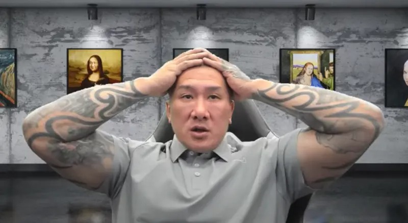南投市某國小有教師在上課時播館長吹捧中共93閱兵新聞影片，讓學生感到不舒服。 圖：翻攝自館長惡名昭彰YouTube