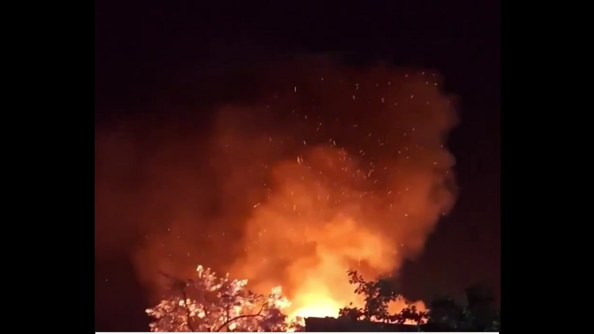 烏軍對頓內茨克地區馬克耶夫卡市的一處俄軍軍事基地發動襲擊，初步報告顯示造成嚴重傷亡，現場有大量救護車趕往救援。 圖:翻攝自影片
