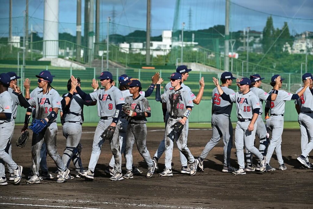 U18世界盃棒球賽美國隊8日與中國隊交手，以10比0、5局拿下比賽勝利，美國4連勝率先取得晉級超級循環賽門票。圖為美國隊7日出賽畫面。（WBSC提供）中央社記者謝靜雯傳真　114年9月8日