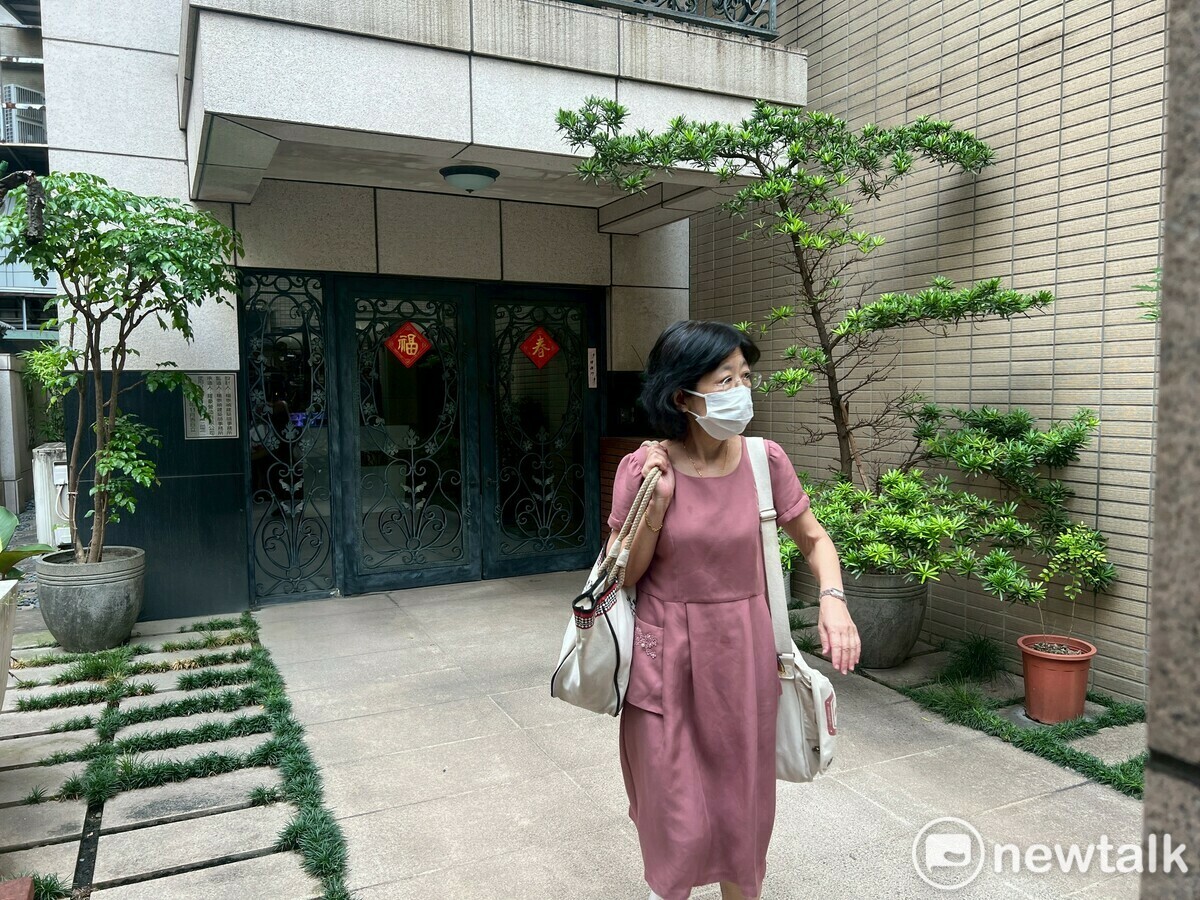 民眾黨前主席柯文哲妻子陳佩琪今（9）早約8時40分出門。 圖：周煊惠 / 攝（資料照）