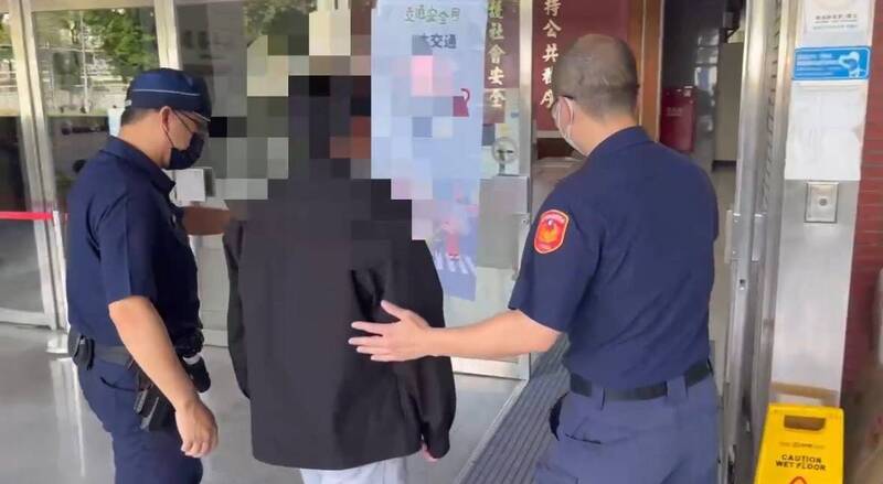 警方今日逮捕高雄右昌公園遛鳥陳姓男子。 圖：警方提供