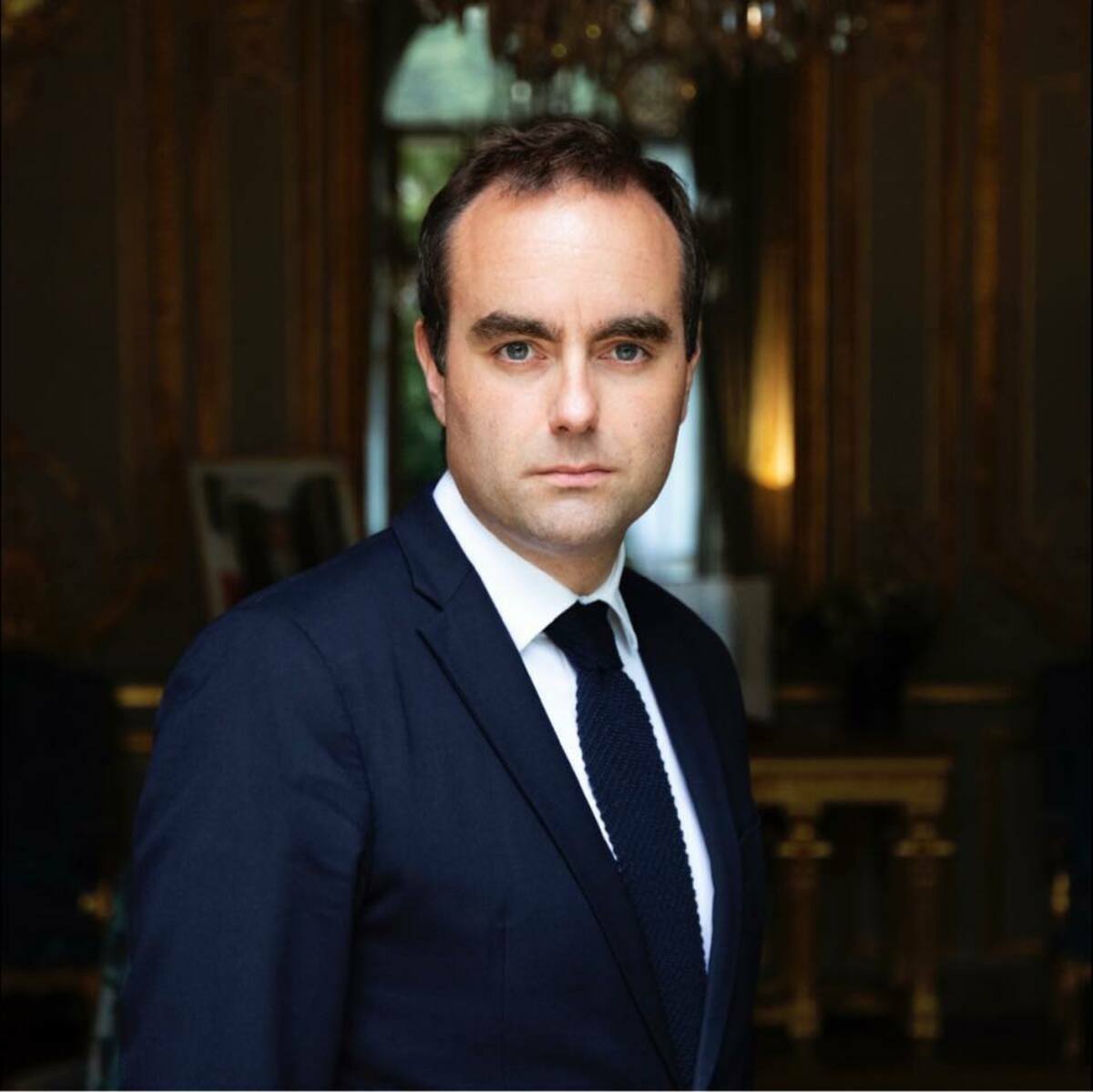 法國總統馬克宏9日任命了出身右派政壇的國防部長勒科努（Sébastien Lecornu）為新總理 圖：翻攝勒科努臉書