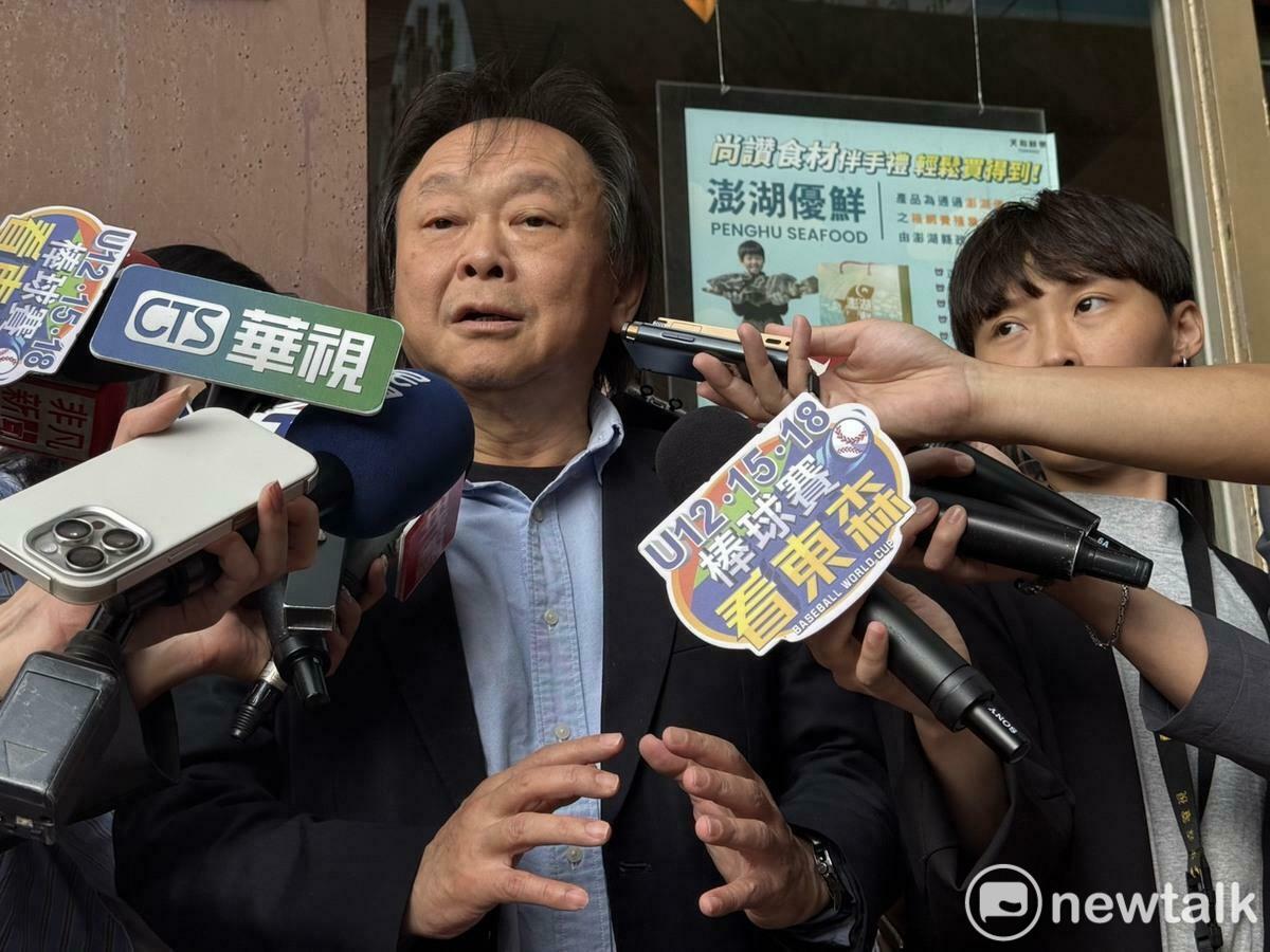 王世堅說，倚天劍、屠龍刀不輕易出鞘，但出鞘的時候就要見血。 圖：高逸帆／攝
