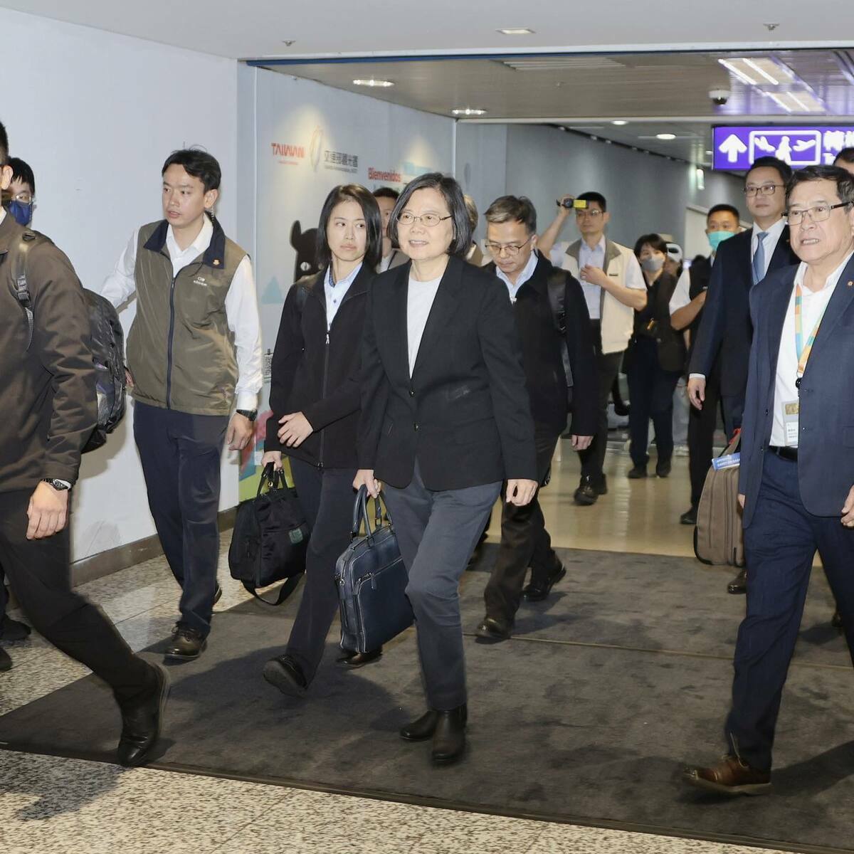 前總統蔡英文卸任後多次出訪，為台拓展外交空間。圖為今年5月出訪歐洲。 圖：翻攝「臉書」蔡英文 Tsai Ing-wen粉絲專頁