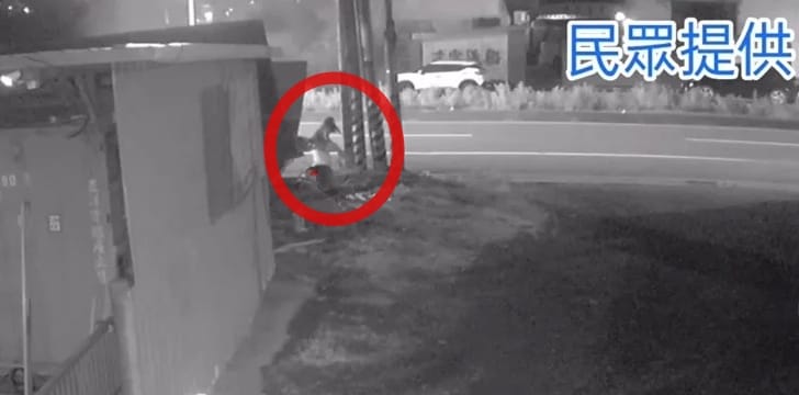 警方調閱監視器逮捕陳姓女子，供稱心情不好喝酒後縱火。 圖：民眾提供