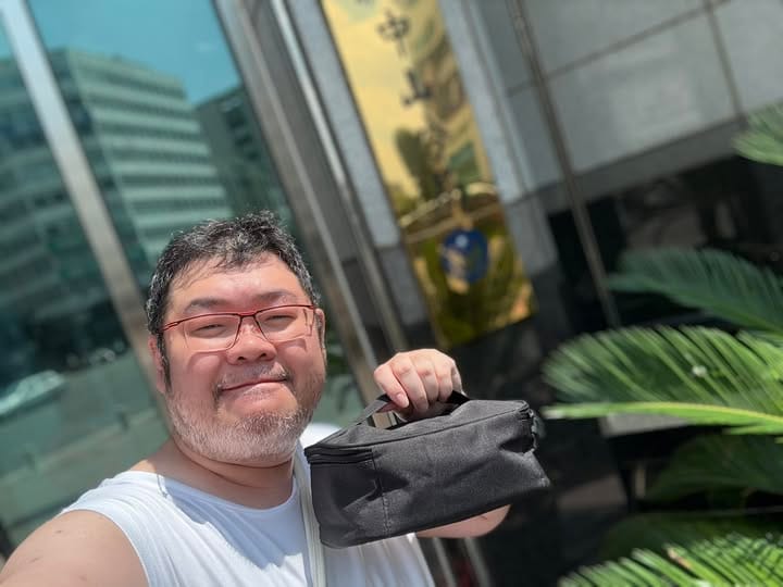 劉宇回應陳沂抵制，稱三年業配收入不及賣書一半，並點名黃國昌妻高翔按讚。 圖：翻攝自劉宇　臉書專頁