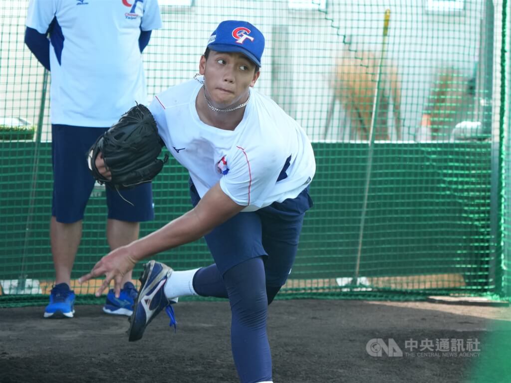 U18世界盃棒球賽台灣隊超級循環賽首戰11日登場，面對韓國隊，台灣將派出左投劉任右（圖）先發。中央社記者徐肇昌攝  114年9月10日