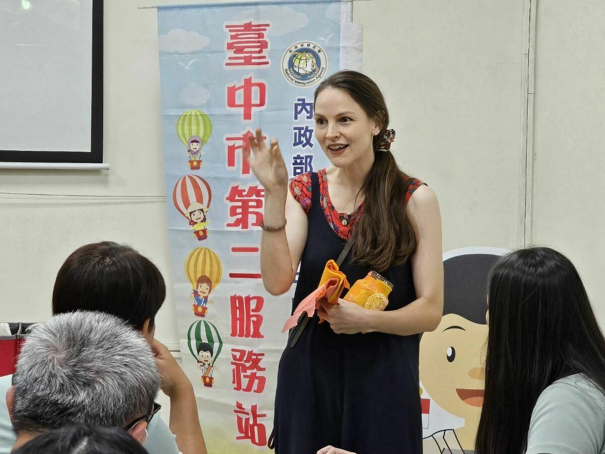 童德鴻女士分享德國「聖馬丁節」的故事。 圖：移民署台中第二服務站/提供