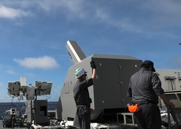 JMSDF測試艦「飛鳥號」（JS Asuka，ASE-6102）搭載艦載電磁軌道炮。 圖：翻攝「X」@atla_kouhou_en