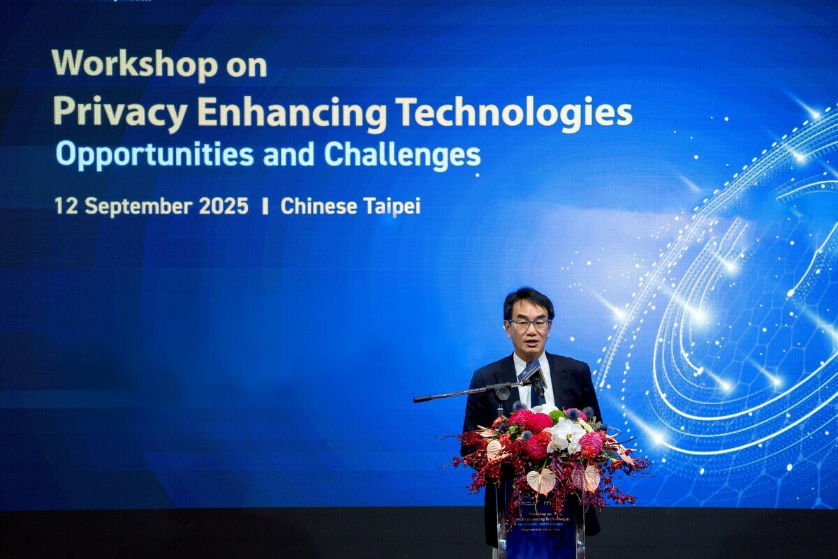數發部長林宜敬表示，AI技術將深刻改變未來世界，而優質、大量的資料是模型訓練的關鍵。但當政府或企業釋出資料供AI新創應用時，如何保障個人隱私成為重要課題。 圖：數發部提供