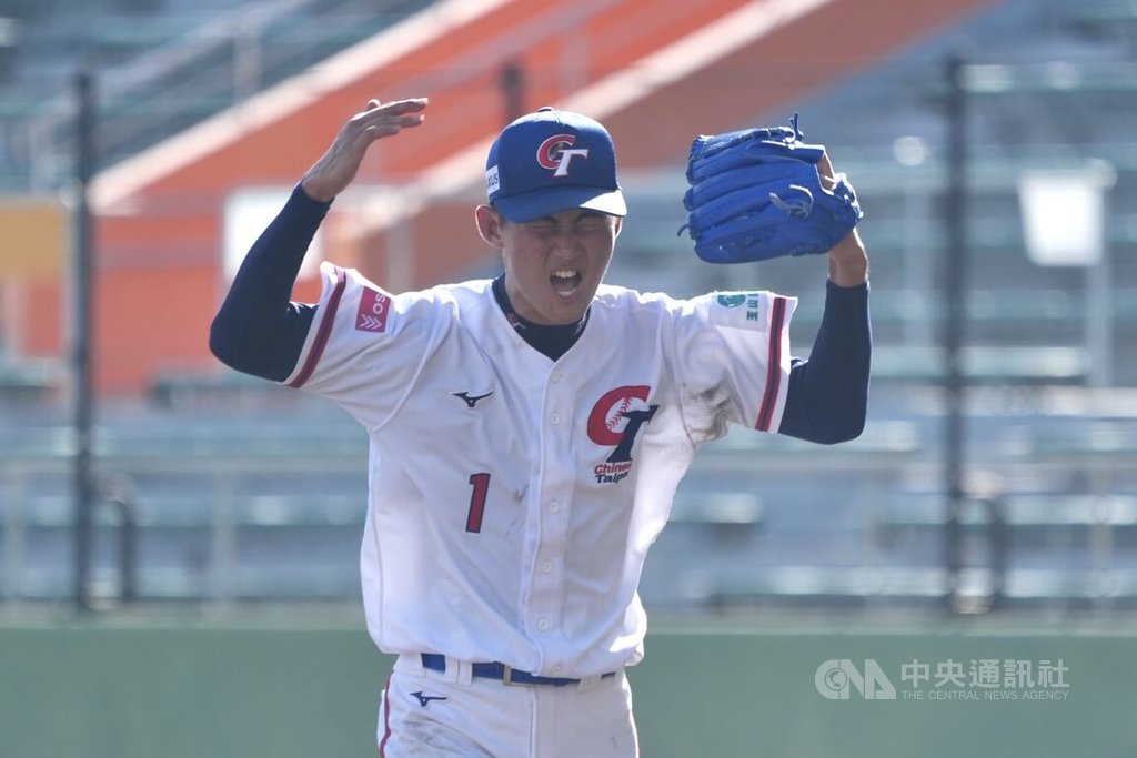 U18世界盃棒球賽台灣隊12日與波多黎各一站相當關鍵，台灣先發投手陳世展（圖）主投7局無失分、送出5次三振，成功壓制對手打線，下場時吶喊釋放壓力。中央社記者徐肇昌沖繩攝  114年9月12日