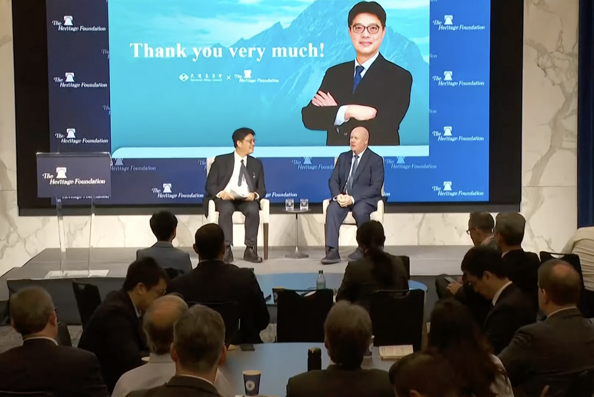 陸委會主委邱垂正12日參加華府「傳統基金會」（Heritage Foundation）座談會。 圖：翻攝直播