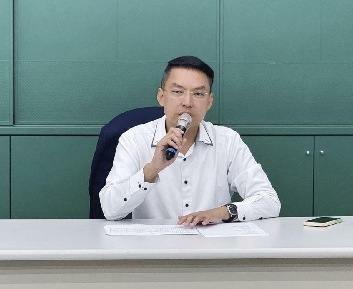黃文益嚴厲抨擊柯志恩承襲韓國瑜「韓導」的荒唐劇本，已淪為新一代「柯導」。 圖：民進黨高雄市黨部/提供