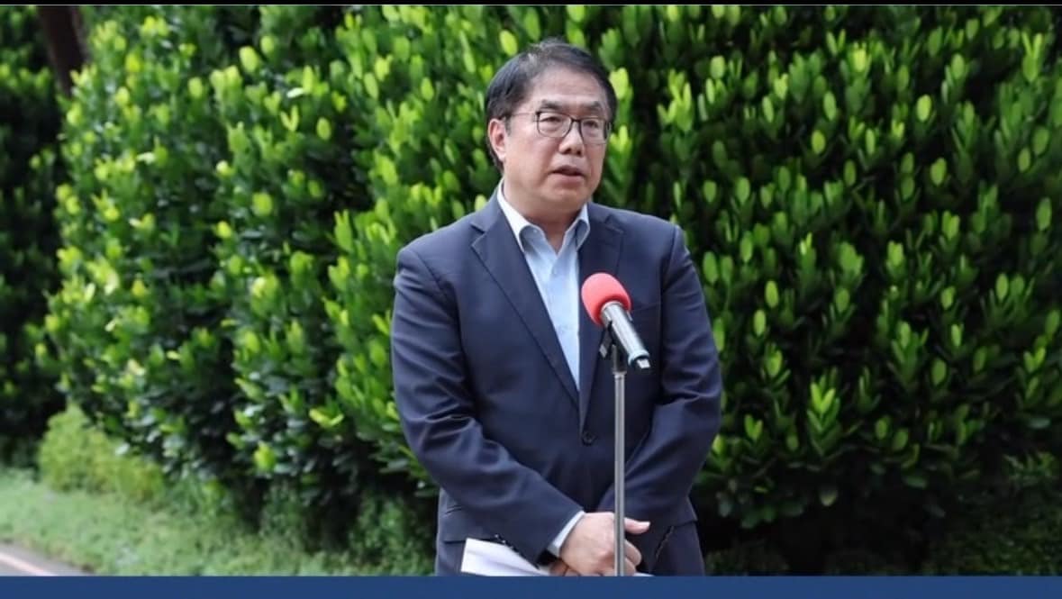 台南市長黃偉哲今（13）天下午赴行政院提出對財劃法爭議的意見。 圖：擷自黃偉哲臉書粉專